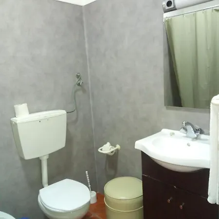 D. Carlos Residencial ゲストハウス 3*