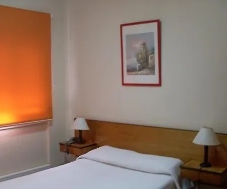 ゲストハウス D. Carlos Residencial 3*