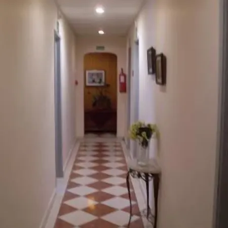 D. Carlos Residencial ゲストハウス 3*