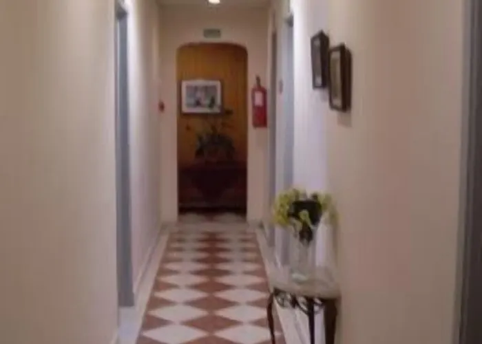 D. Carlos Residencial ゲストハウス 3*